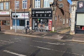 9 Ye Corner, Watford to rent Building Photo- Image 2 of 6
