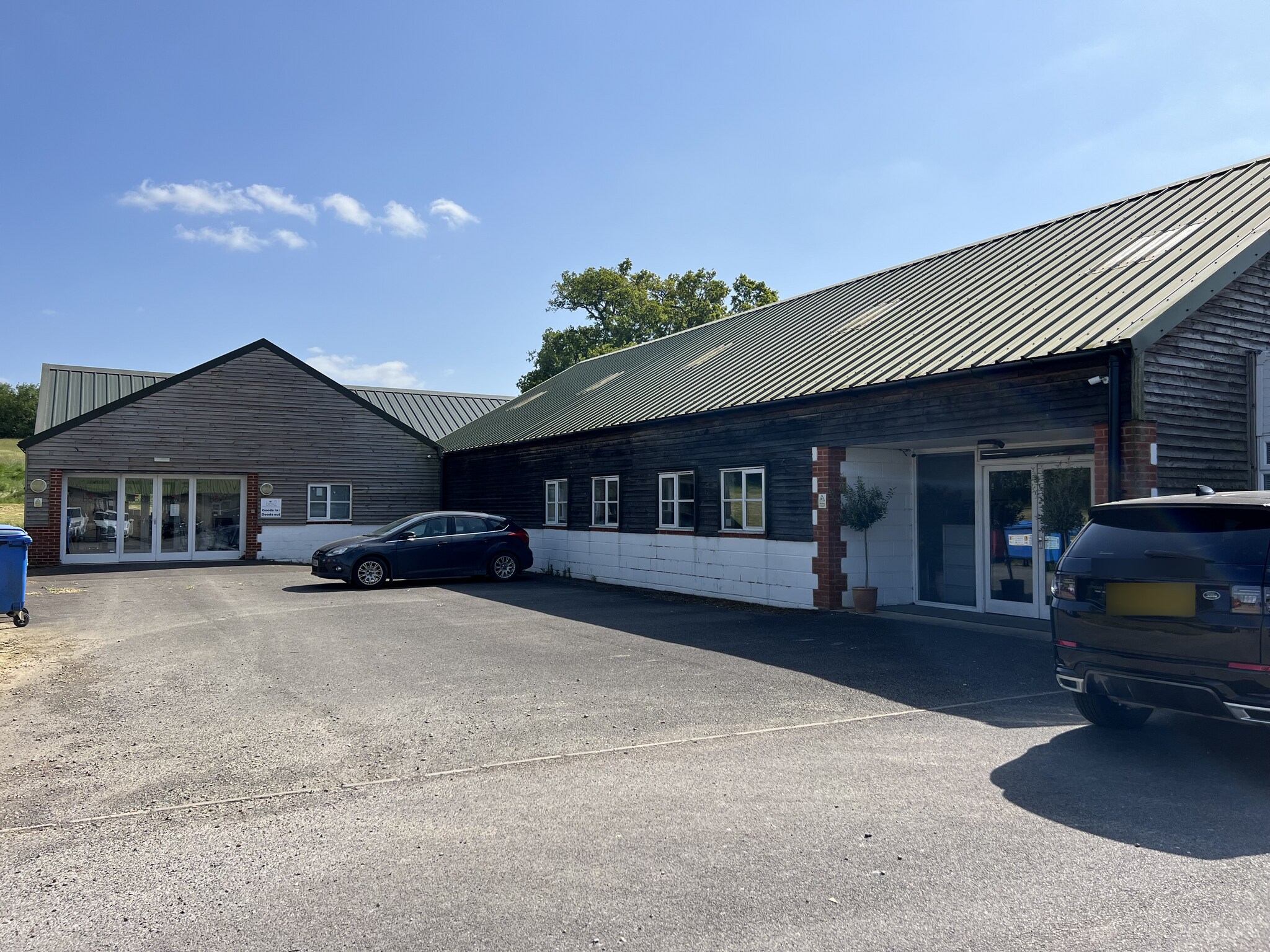 Henfield Rd, Hurstpierpoint to rent Building Photo- Image 1 of 7
