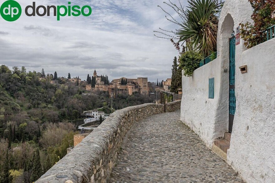 Calle Vereda de los Pinchos, 64, Granada, Granada for sale - Building Photo - Image 2 of 18