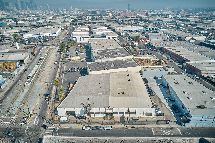 1705-1707 E 20th St, Los Angeles, CA for rent - Building Photo - Image 2 of 43