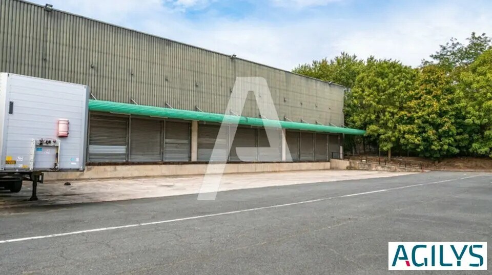 Light Industrial in Combs-la-Ville to rent - Building Photo - Image 2 of 8