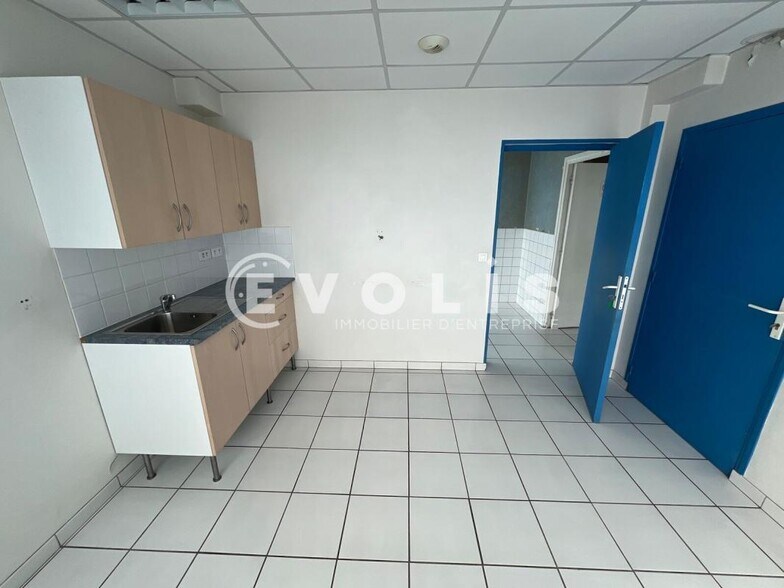 Retail in Roissy-en-Brie to rent - Interior Photo - Image 3 of 5