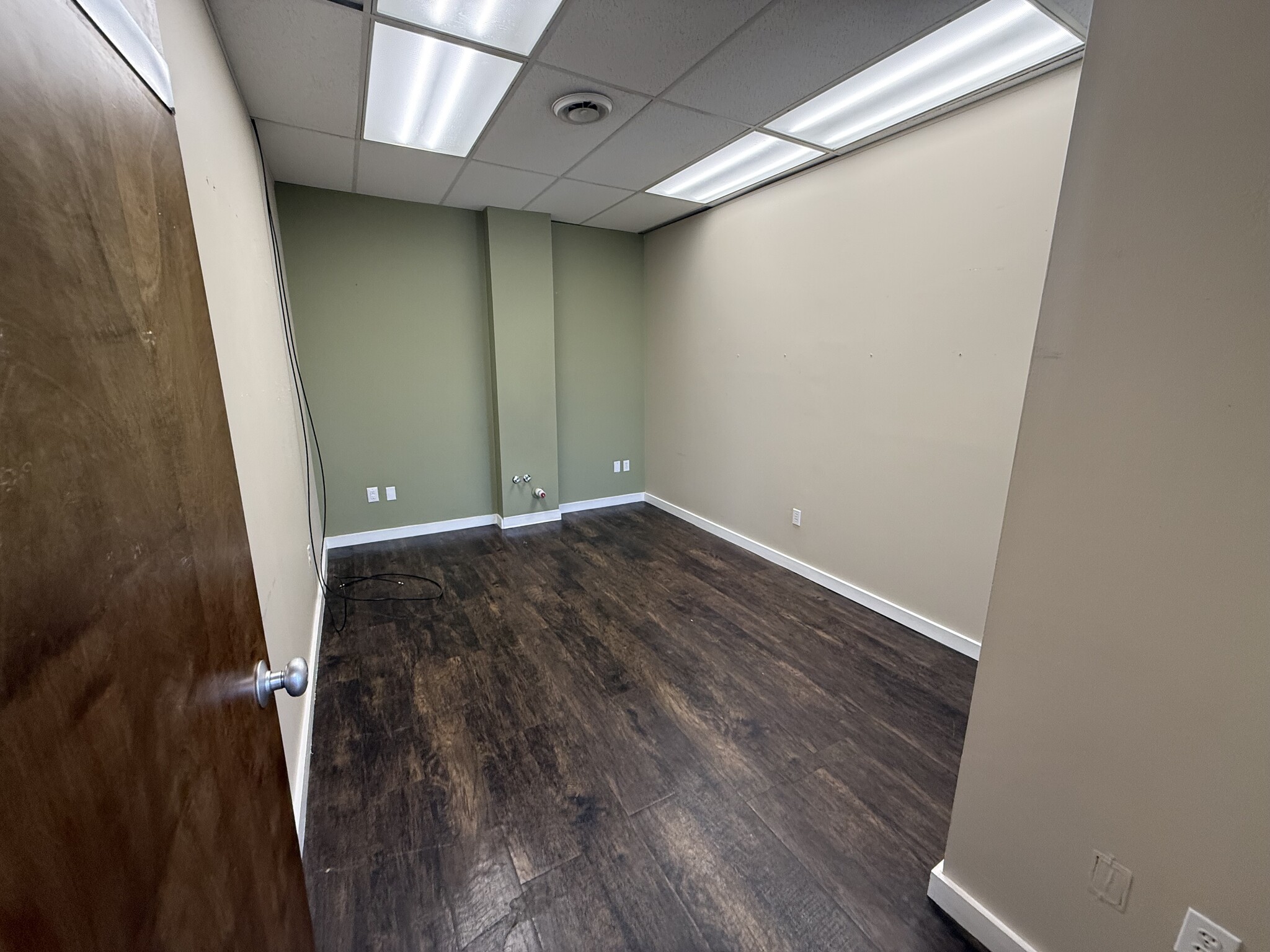 2500 W Broad St, Athens, GA to rent Interior Photo- Image 1 of 3