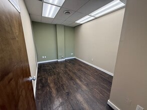 2500 W Broad St, Athens, GA to rent Interior Photo- Image 1 of 3