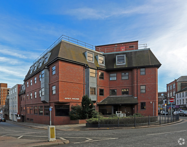 30-34 Upper George St, Luton for rent - Primary Photo - Image 1 of 2