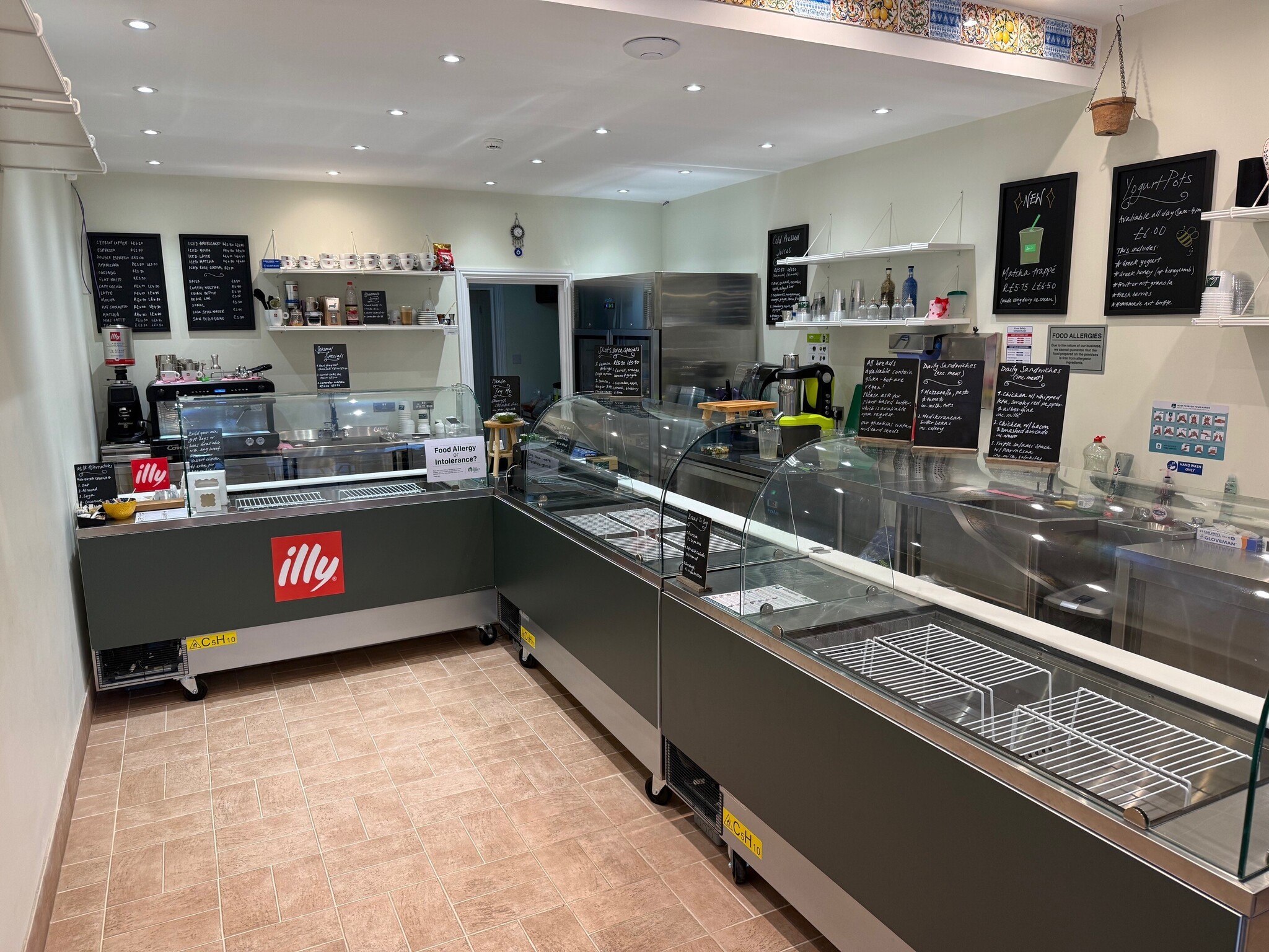 16 Packhorse Rd, Gerrards Cross to rent Building Photo- Image 1 of 2