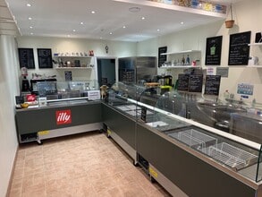 16 Packhorse Rd, Gerrards Cross to rent Building Photo- Image 1 of 2