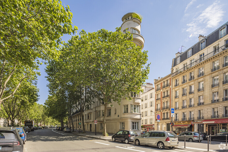 Build-to-Rent in Paris for sale - Building Photo - Image 2 of 3