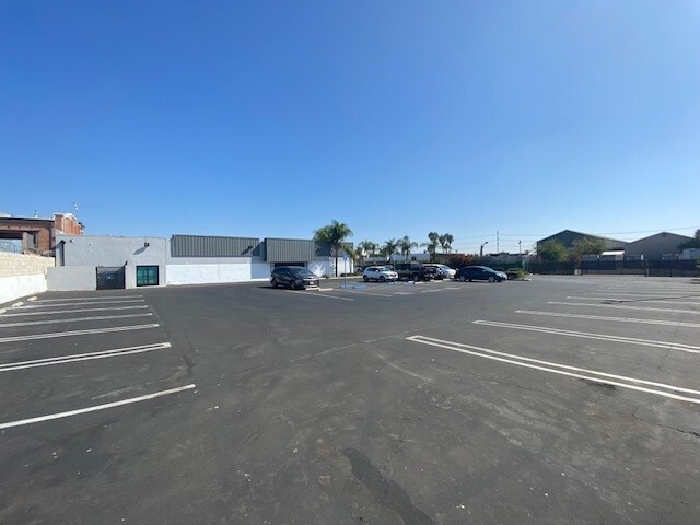 2416 S Main St, Santa Ana, CA for rent - Building Photo - Image 2 of 3