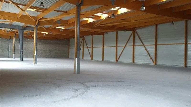 Light Industrial in Élancourt to rent Interior Photo- Image 1 of 6