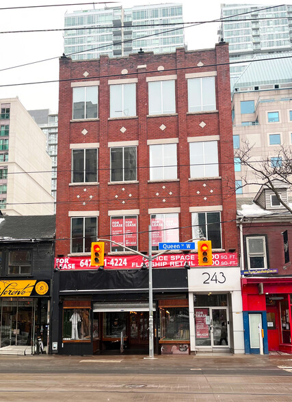 241-243 Queen St W, Toronto, ON for rent - Building Photo - Image 1 of 4