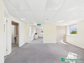 Cherrycourt Way, Leighton Buzzard to rent Interior Photo- Image 1 of 7