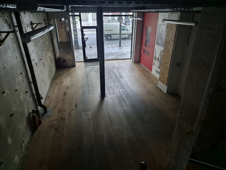 Retail in Paris to rent - Interior Photo - Image 2 of 5