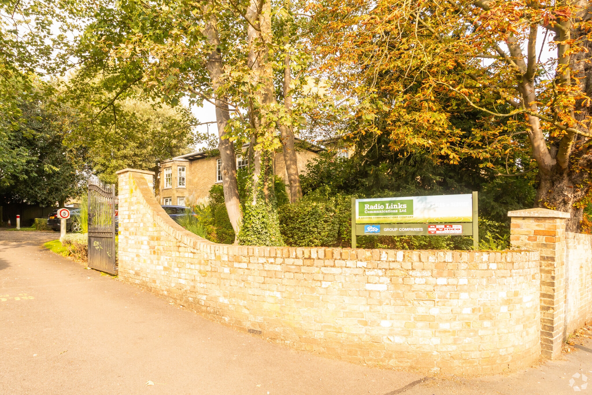 179 Great North Rd, Eaton Socon to rent Primary Photo- Image 1 of 2