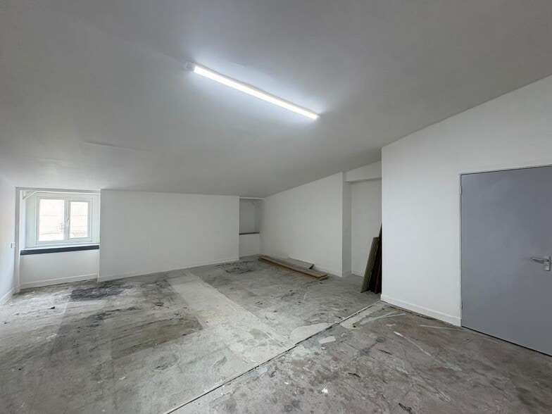108 Salamander St, Edinburgh to rent - Building Photo - Image 3 of 10