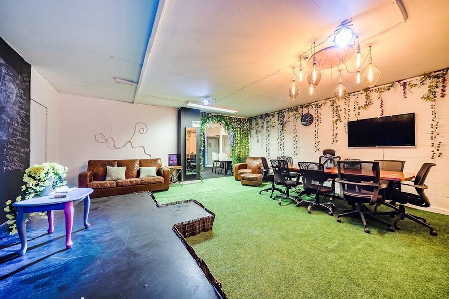 107 Drysdale St, London to rent - Building Photo - Image 2 of 13