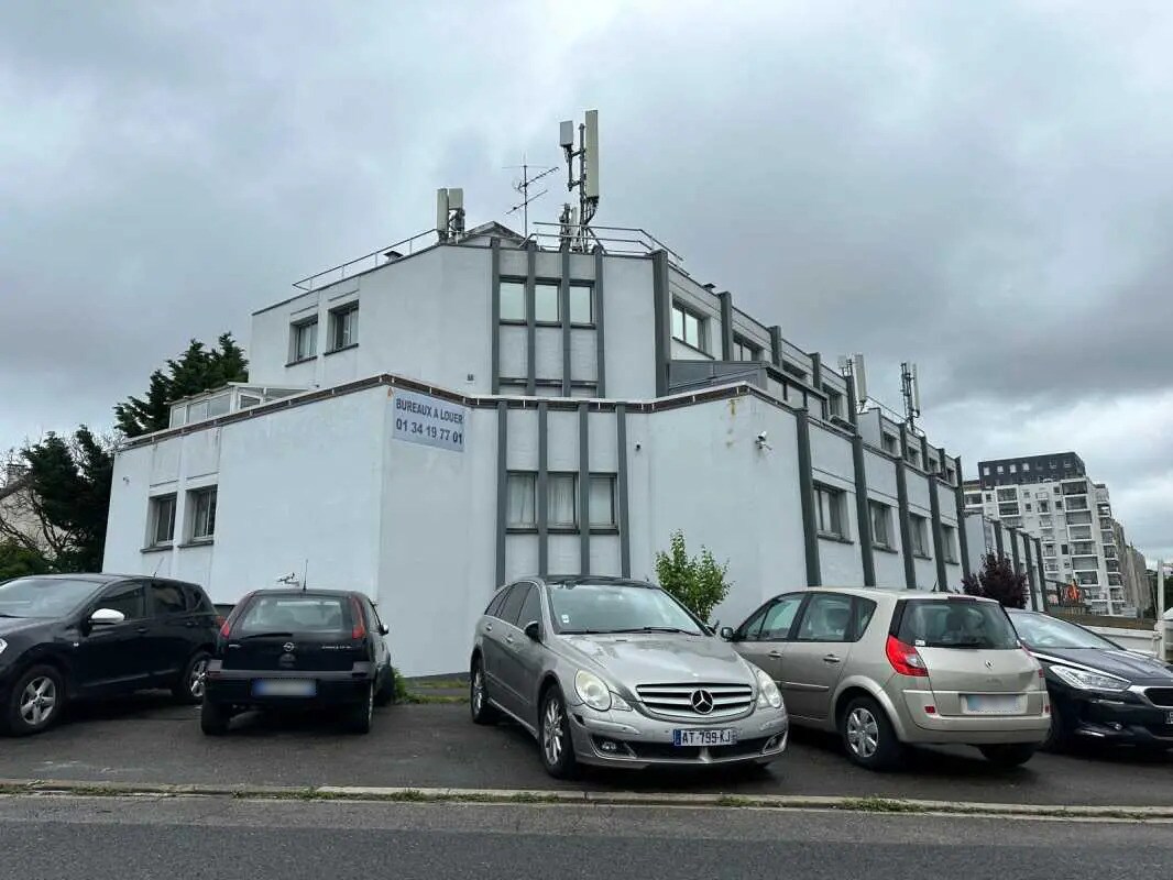 Office in Sarcelles for sale Primary Photo- Image 1 of 5