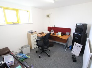 Unit 3-4 Foster St, Hull for rent Interior Photo- Image 1 of 2