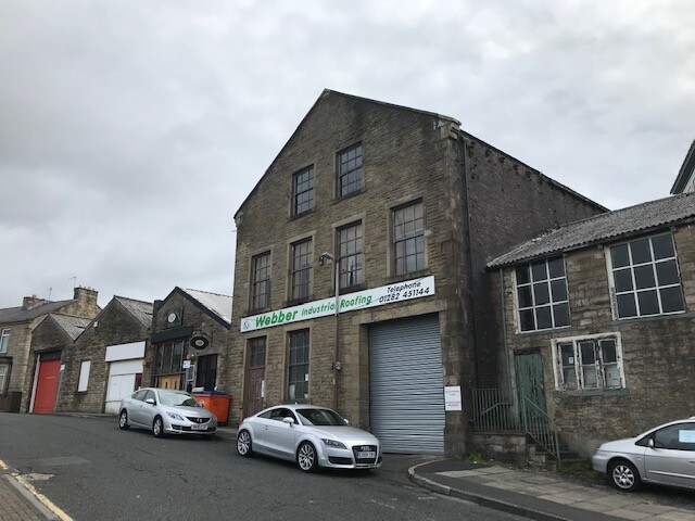 43 Bank Para, Burnley for sale Primary Photo- Image 1 of 1