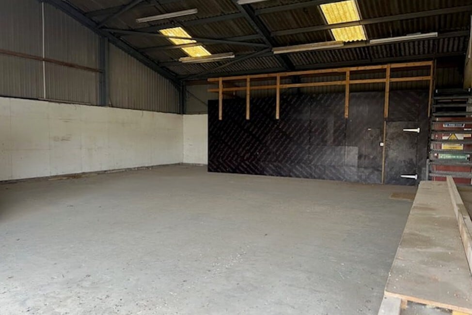 Unit 21, Enstone Business Park, Chipping Norton,, Enstone to rent Interior Photo- Image 1 of 3