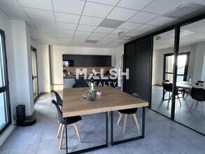 Office in Décines-Charpieu to rent Interior Photo- Image 2 of 4