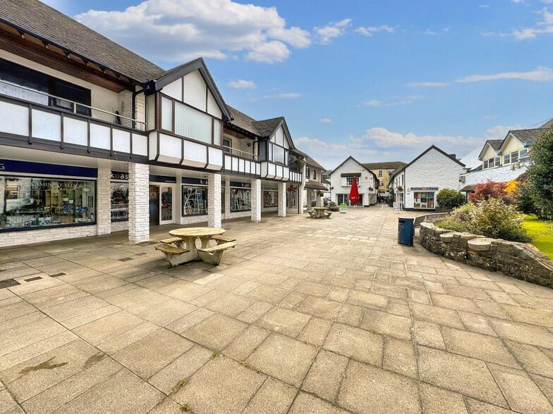 46-52 Red Lion Yard, Okehampton to rent - Building Photo - Image 3 of 8