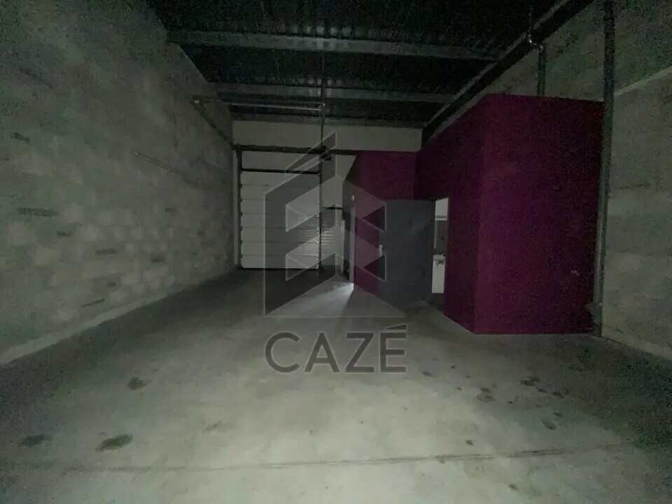 Retail in Tresses for sale Interior Photo- Image 1 of 5