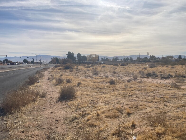 Outer Hwy 18 @ Navajo, Apple Valley, CA for sale - Primary Photo - Image 1 of 1