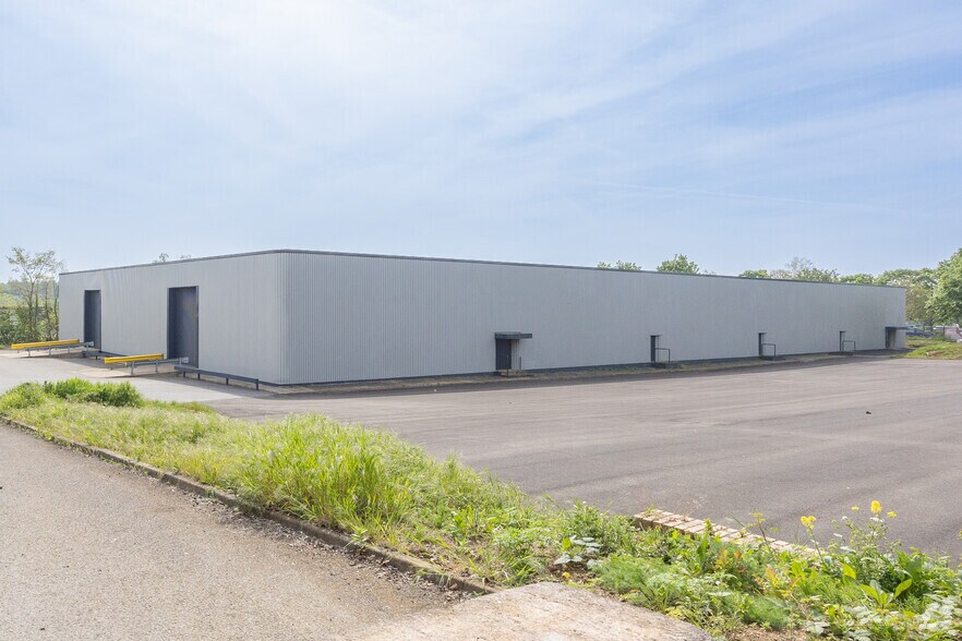 1 North Portway Close, Northampton for sale - Primary Photo - Image 1 of 1