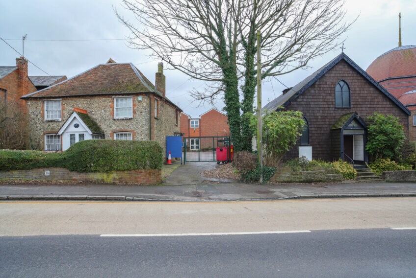 Aylesbury Rd, Princes Risborough to rent Primary Photo- Image 1 of 2