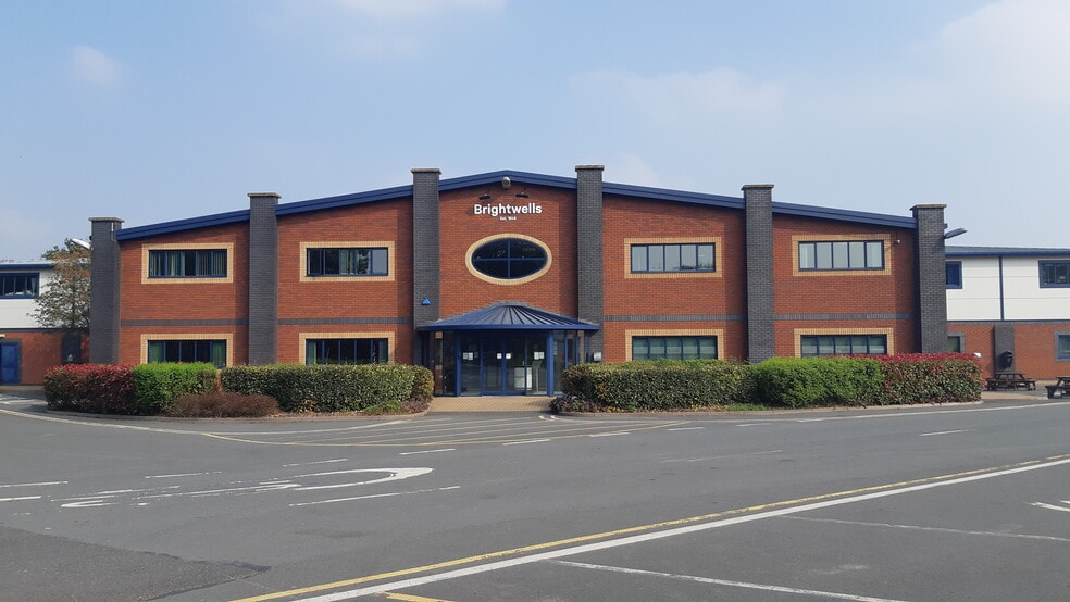 Easters Ct, Leominster to rent - Primary Photo - Image 1 of 12