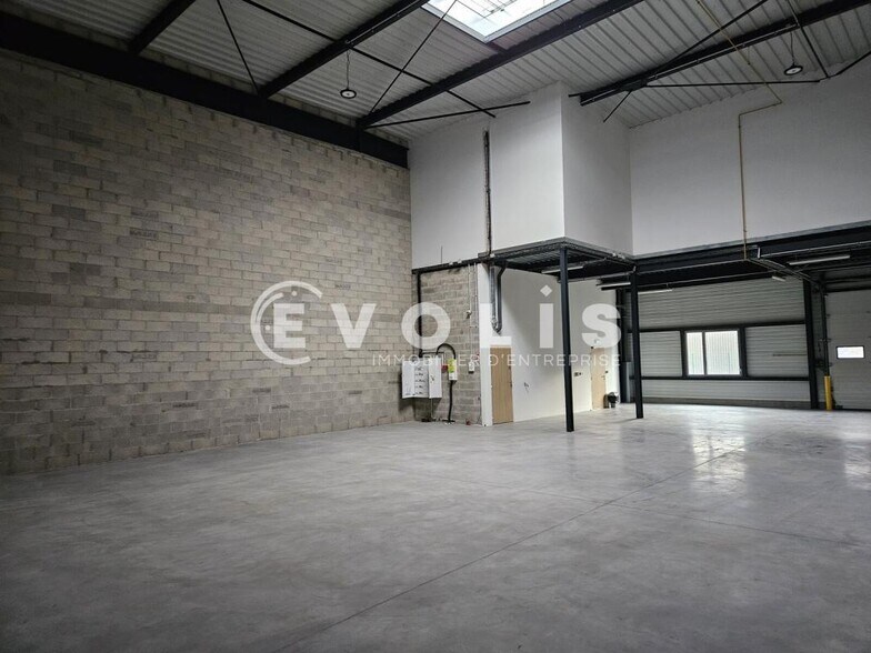 21 Avenue De Norvège, Villebon-sur-Yvette to rent - Interior Photo - Image 2 of 10