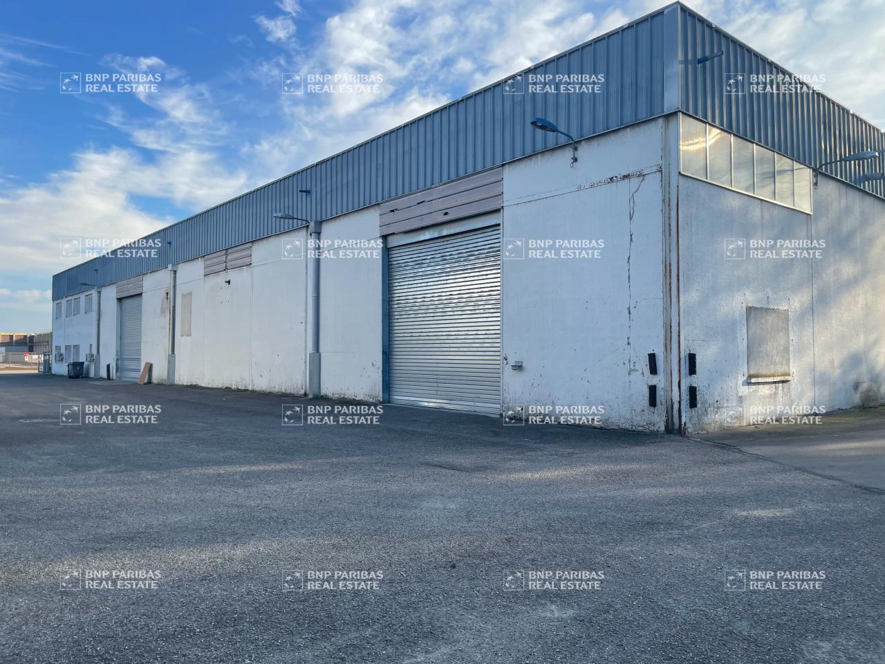 Light Industrial in Vaulx-en-Velin to rent Building Photo- Image 1 of 14