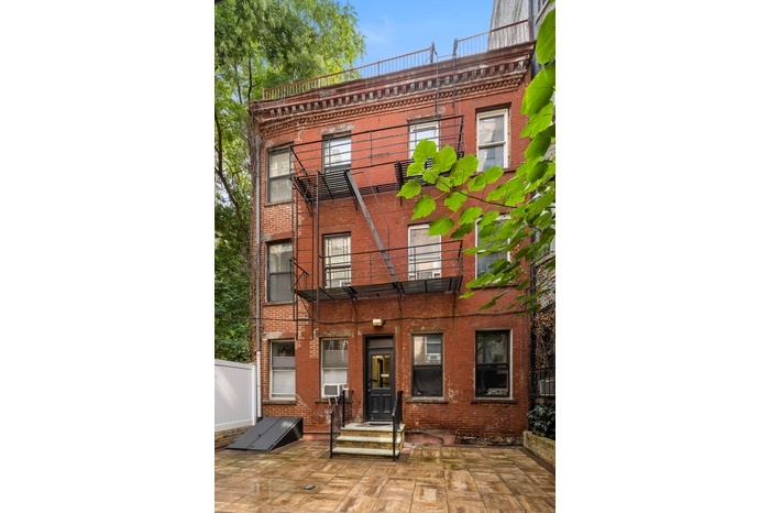 222 W 16th St, New York, NY for sale - Building Photo - Image 3 of 12