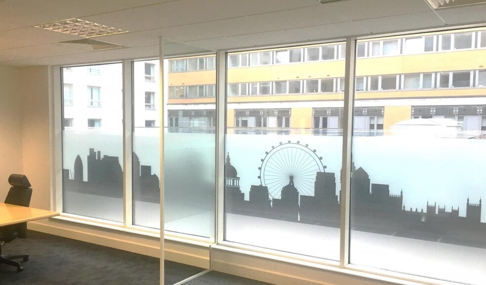 2 Station Ct, London to rent - Interior Photo - Image 3 of 10