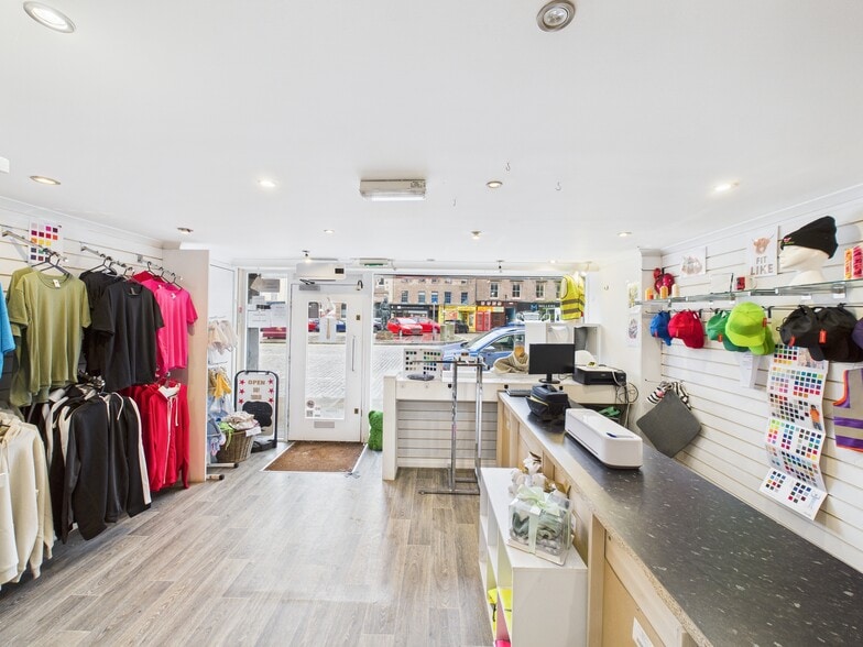 144-152 High St, Montrose for sale - Interior Photo - Image 2 of 4