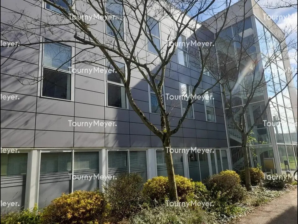 Location Bureaux 233 m² - Photo 1