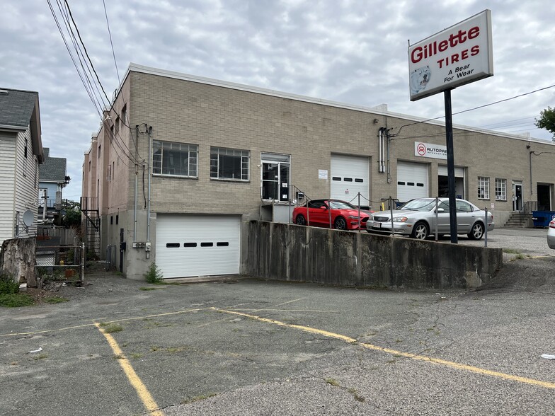 194-196 Newton St, Waltham, MA for rent - Building Photo - Image 1 of 9