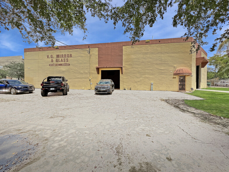 2300 NW 34th Ave, Miami, FL for rent - Building Photo - Image 2 of 10