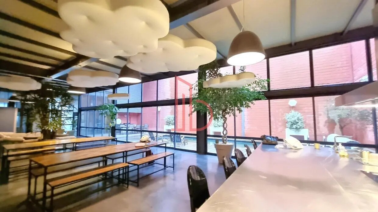 Office in Bordeaux to rent Building Photo- Image 1 of 9