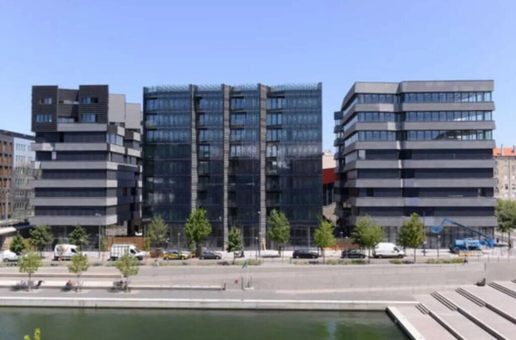 Location Bureaux 363 m² à 4 537 m² - Photo 1