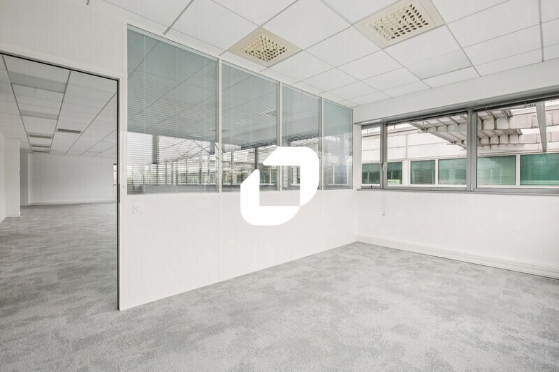 Office in Roissy-en-France to rent - Interior Photo - Image 3 of 14