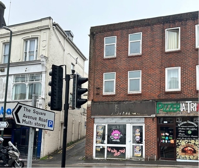 144 Commercial Rd, Bournemouth to rent - Building Photo - Image 2 of 3