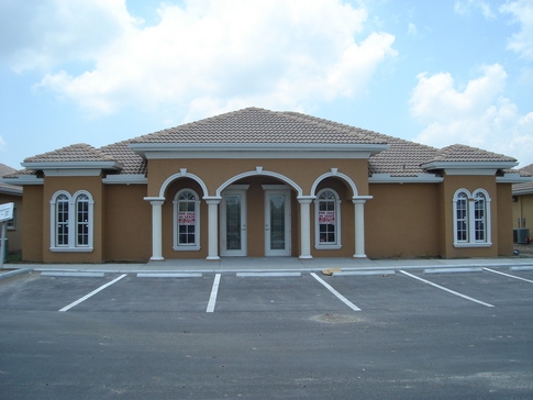 1104-1106 Nikki View Dr, Brandon, FL for rent - Building Photo - Image 2 of 4