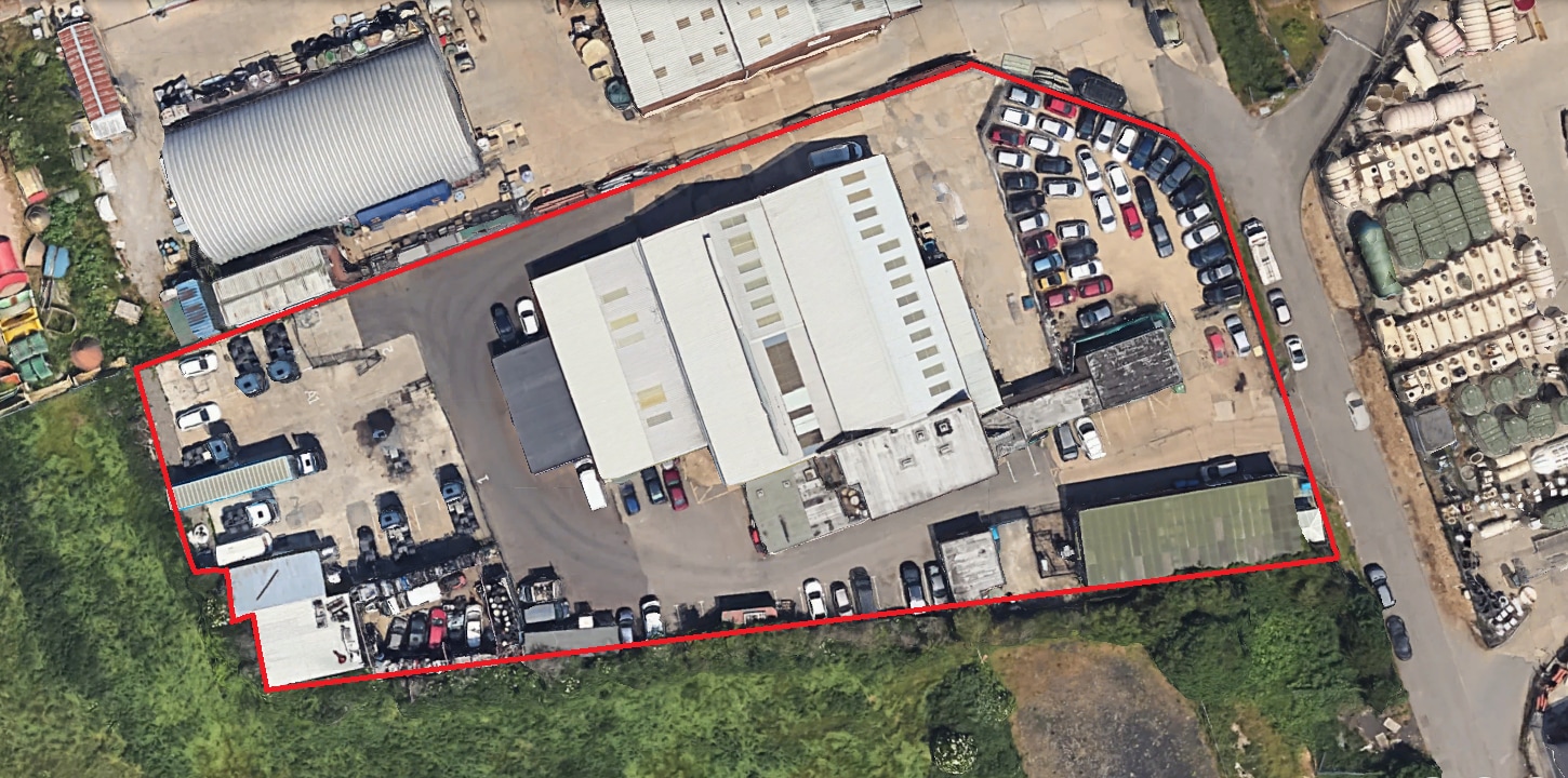 College Rd N, Aylesbury to rent Building Photo- Image 1 of 2