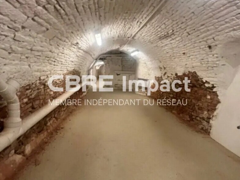 Retail in Dijon to rent - Interior Photo - Image 2 of 6