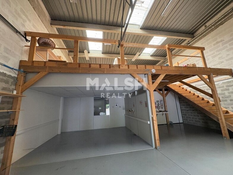 Light Industrial in Lyon to rent - Interior Photo - Image 2 of 18
