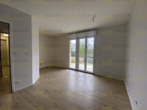 Office in Taverny to rent Interior Photo- Image 1 of 7