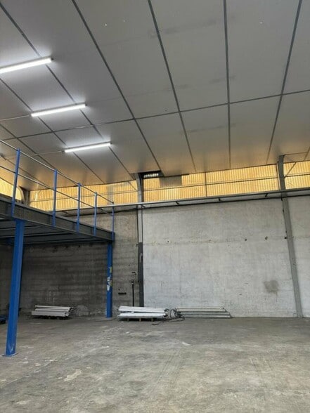 Light Industrial in Châteaurenard for sale - Interior Photo - Image 2 of 8