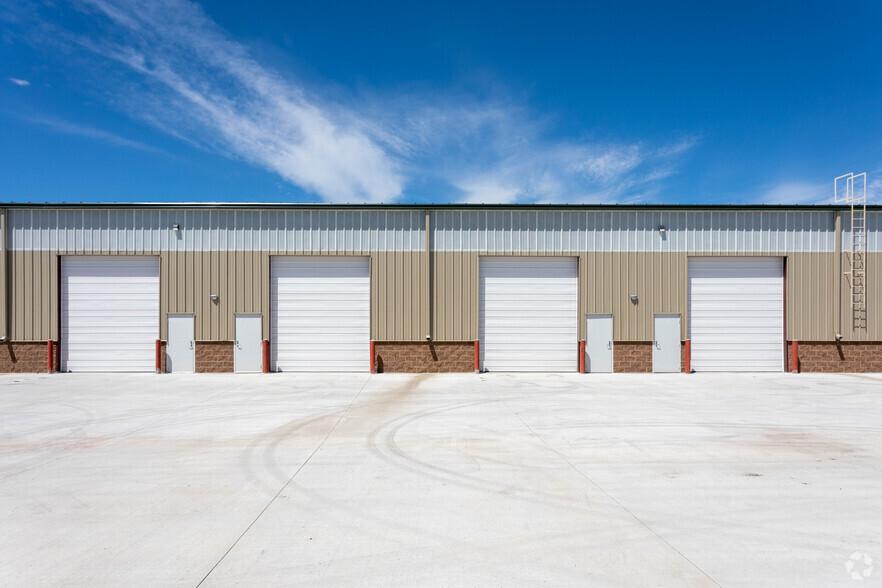 16275 E 2nd Ave, Aurora, CO for rent - Building Photo - Image 3 of 6